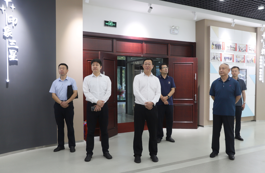 鄒平市人社局黨組書記、局長王保利來山東三星集團(tuán)調(diào)研