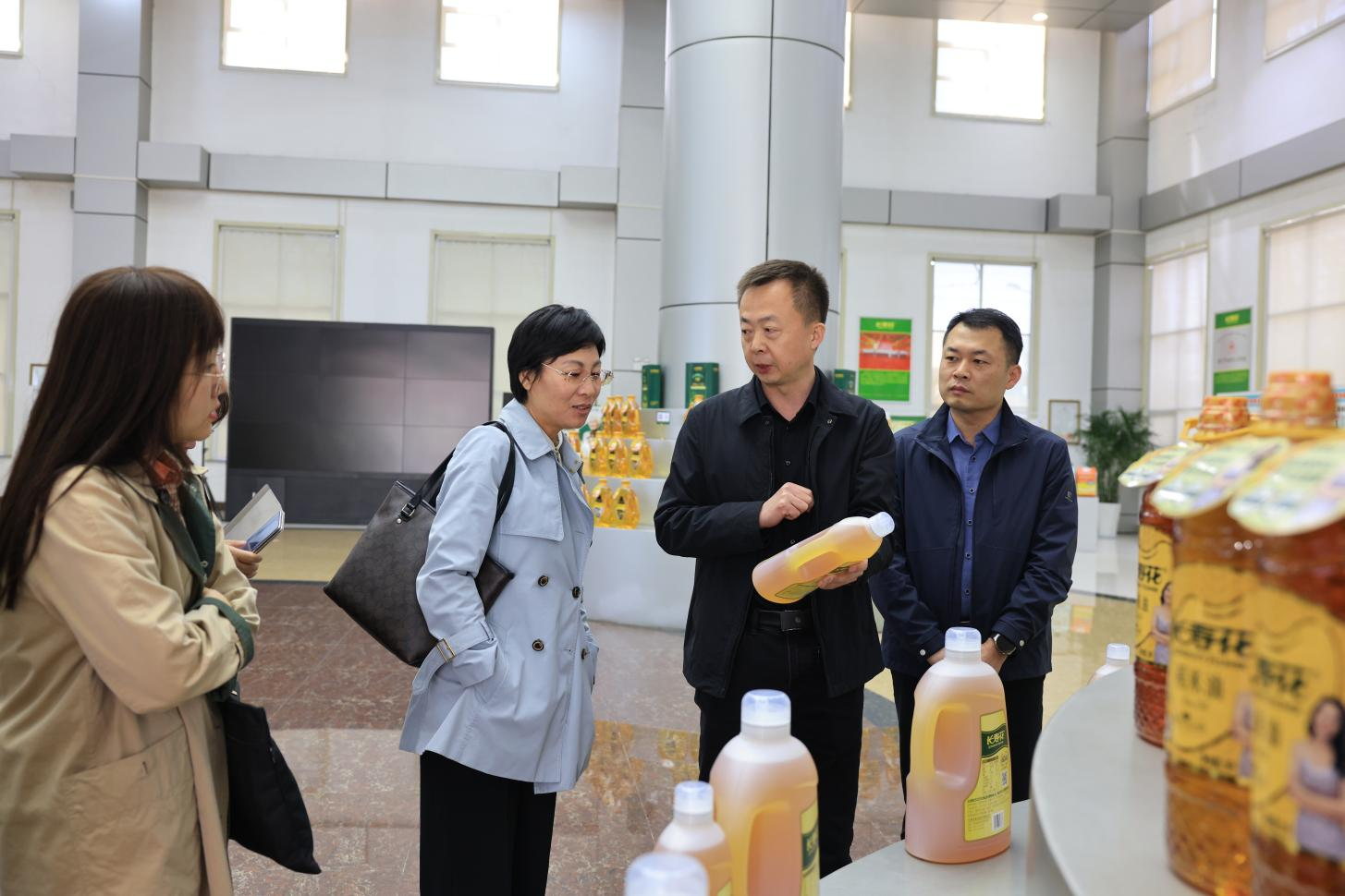 濱州市統(tǒng)計局、商務(wù)局聯(lián)合調(diào)研組來山東三星集團(tuán)調(diào)研