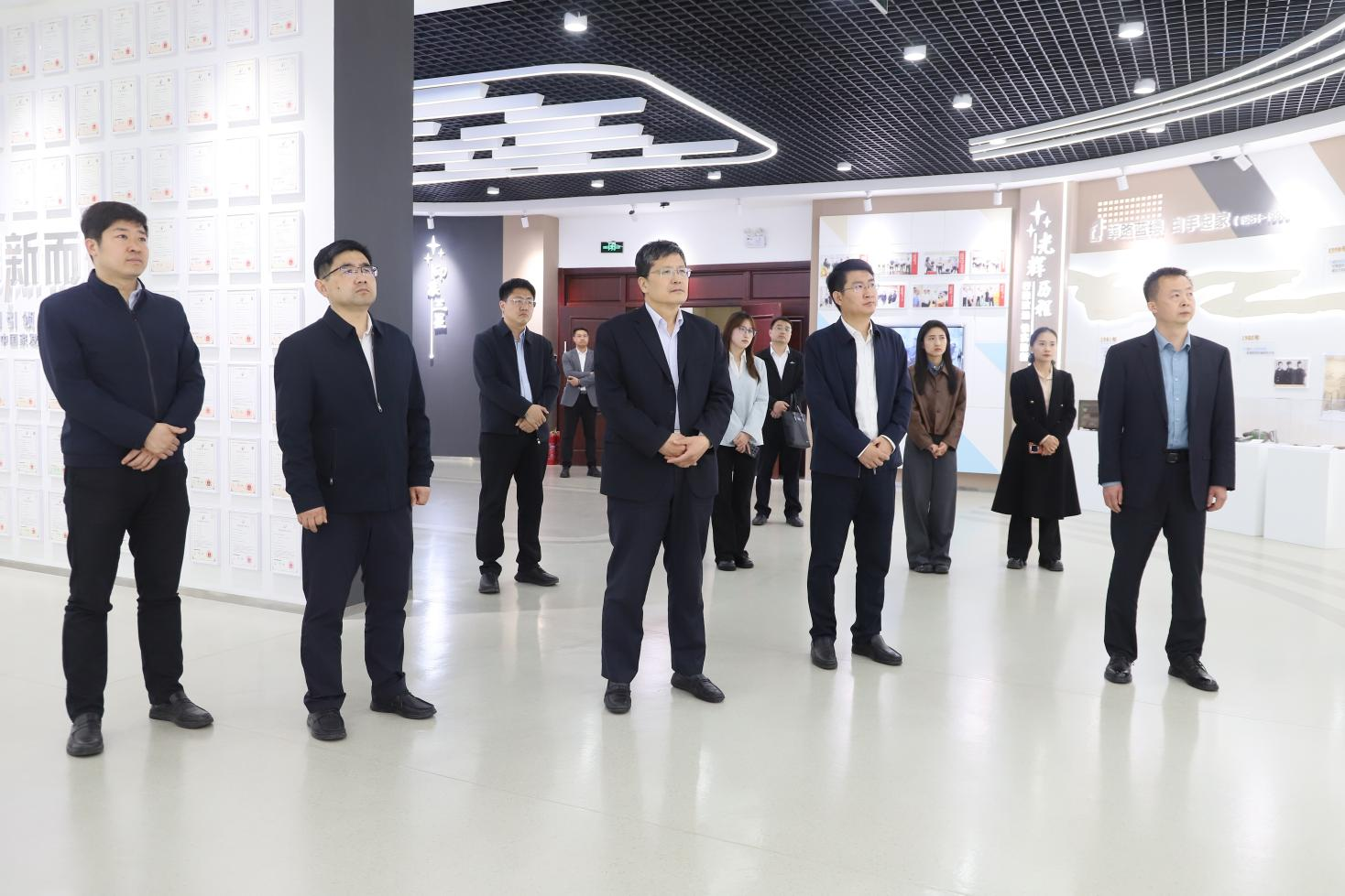 濱州市委市直機(jī)關(guān)工委副書記、三級調(diào)研員張榮堂帶隊來山東三星集團(tuán)調(diào)研