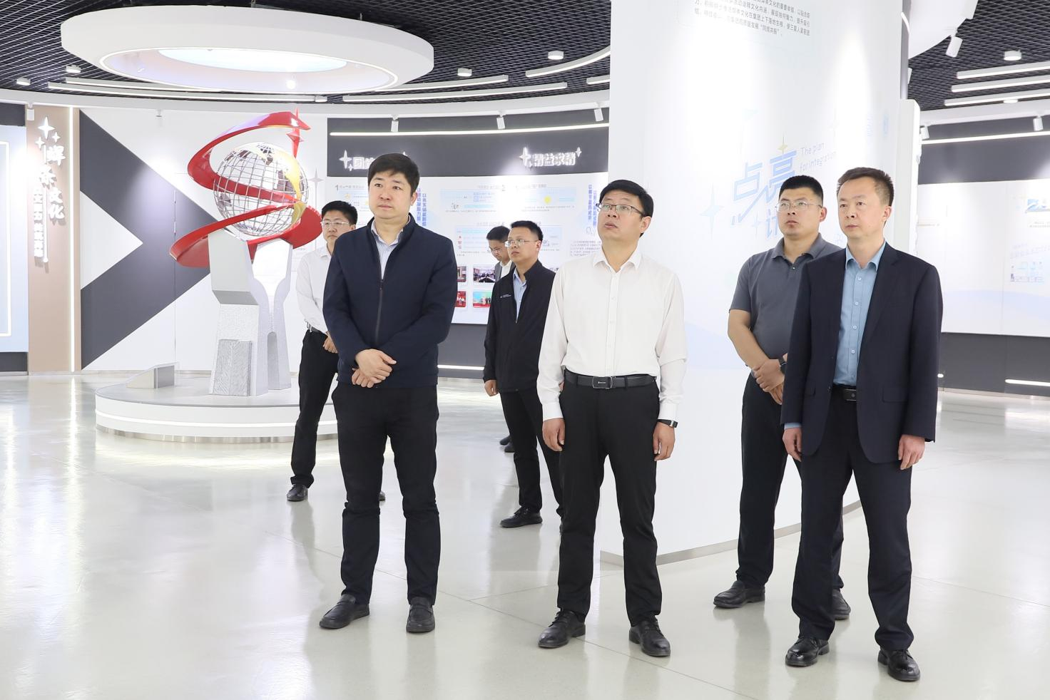 鄒平市委社會(huì)工作部部長、市委“兩新”工委書記李偉來山東三星集團(tuán)調(diào)研