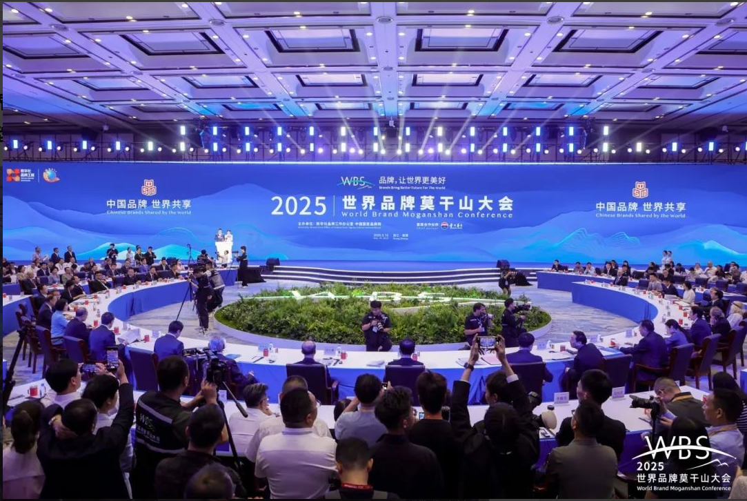 世界品牌莫干山大會(huì)｜長壽花食品再綻品牌風(fēng)采 獲評(píng)“大健康品牌典型案例”
