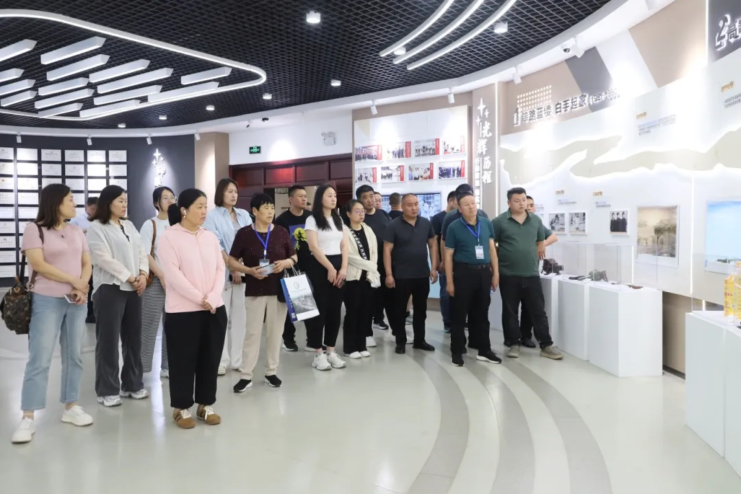 濱州北海經(jīng)濟開發(fā)區(qū)村（社區(qū)）黨組織書記、村（居）委會主任和村黨組織帶頭人后備力量示范培訓班來山東三星集團參觀學習