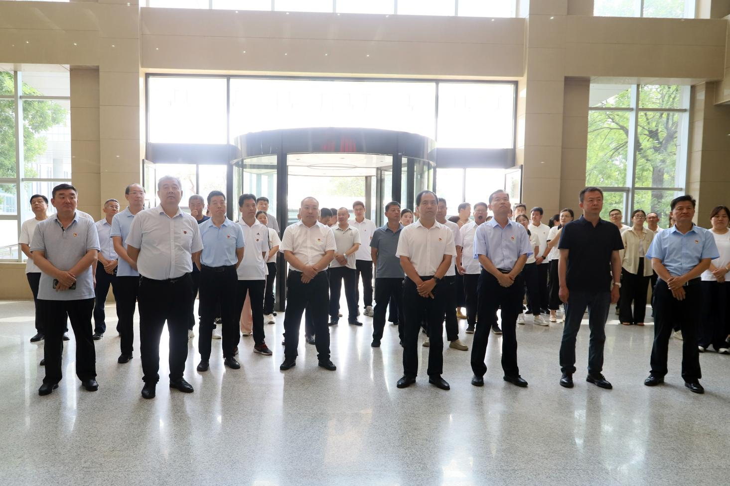 鄒平經(jīng)濟(jì)技術(shù)開(kāi)發(fā)區(qū)全體黨員來(lái)山東三星集團(tuán)參觀交流