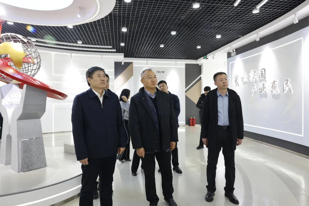 山東省貿(mào)促會(huì)調(diào)研組來山東三星集團(tuán)調(diào)研