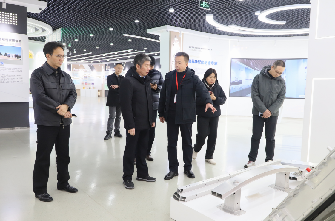 濟南市新舊動能轉(zhuǎn)換起步區(qū)中科泛在智能計算研究院來山東三星集團調(diào)研